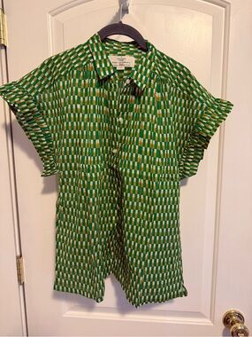 Trovata Green Patterned Button-Down Top